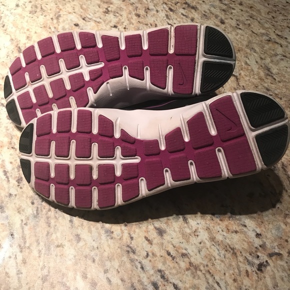 Nike shoes 8.5 - Picture 3 of 3